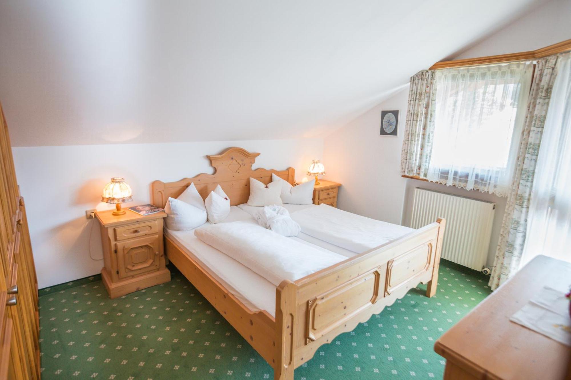 Flat Hotel Seefeld in Tirol Room photo