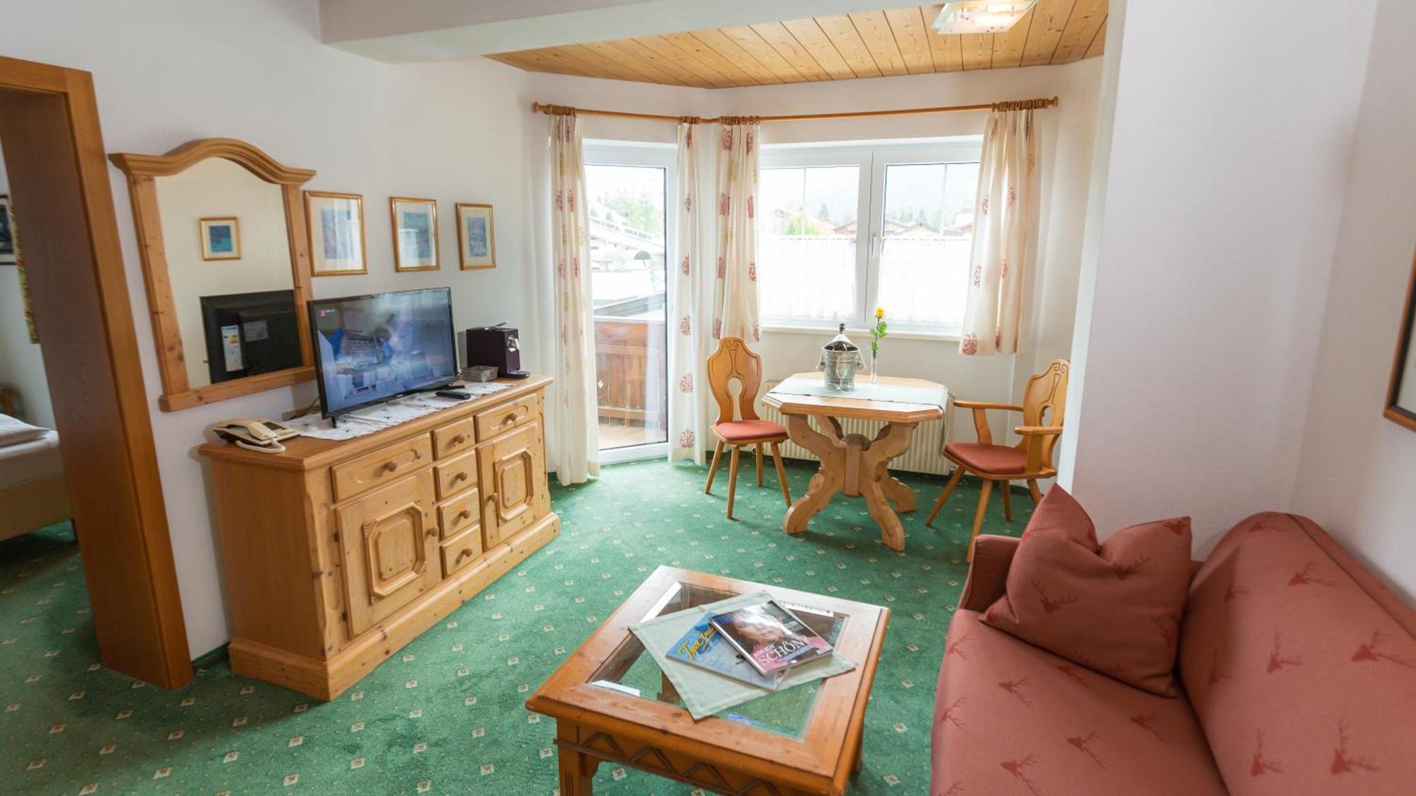 Flat Hotel Seefeld in Tirol Room photo